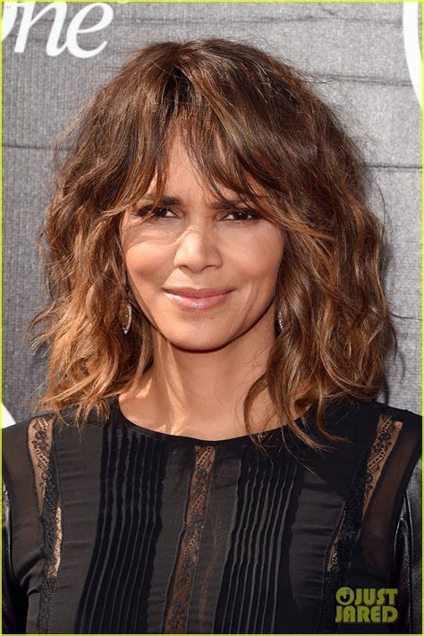 Halle Berry Presents Pat Tillman Award at 2015 ESPYs ...
