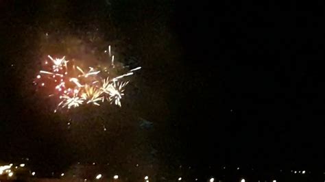 ביום חמישי, 15.04.21, יום העצמאות, המוקד יהיה סגור. יום העצמאות 2018 זיקוקים בראשון לציון נווה שקמה. - YouTube