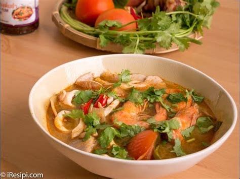 However, in thai, spicy blend the salty bitter sweet harmony of thai food is increasingly being enjoyed. Resepi Tomyam Thai Campur - YouTube (With images) | Asian ...