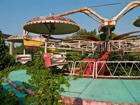 Abandoned Amusement Park In Japan 52 Pics