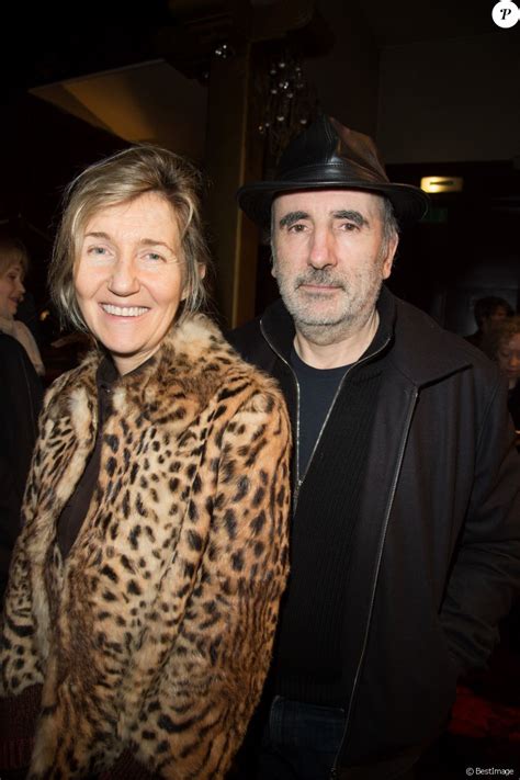 Que ce soit par ses écrits, ses émissions quotidiennes à la radio, ses spectacles ou à la télévision, il est devenu la voix et le visage d'une histoire narrative, à la fois vivante, incarnée et passionnée. Exclusif - Sylvie Bourgeois et son mari Philippe Harel ...