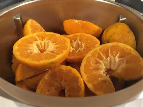 Buccia di un limone grattugiata o affettata in modo sottile. Marmellata di Mandarini o Clementine | Bimby con Rox