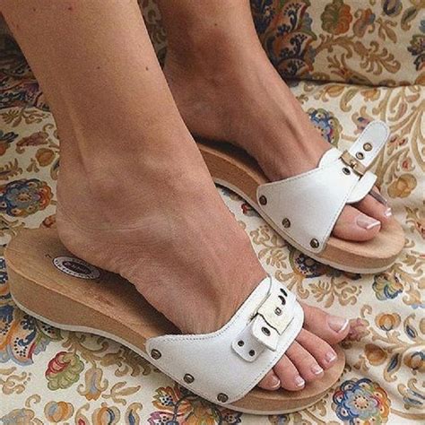 Women Feet Sandals Wood 0145 Clogs Shoes Fashion Bare Foot Sandals
