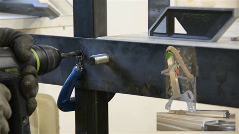 The blade guard has two main components. DIY tablesaw overhead blade guard - Way of Wood