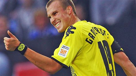 Kevin großkreutz, futbol kariyerine ilk olarak 2006 yılında rot weis ahlen takımının alt yapısında başladı. Liverpool target Kevin Grosskreutz has stalled on Dortmund ...