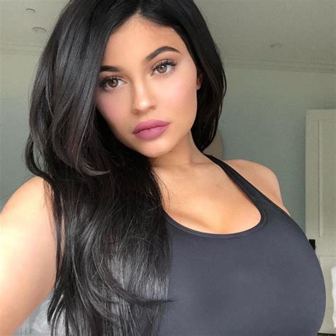 Kylie Jenners Fans Go Freaking Wild Over Her Stretch Marks In A