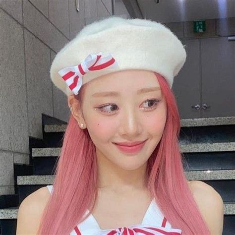 Yves Loona Aesthetic Lq Icons Pfp Pink In 2022 Fashion Aesthetic Pink