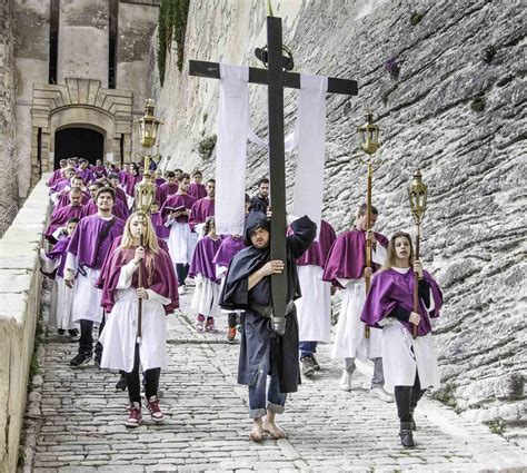 Processions De La Semaine Sainte Bonifacio Corse Ai Fari