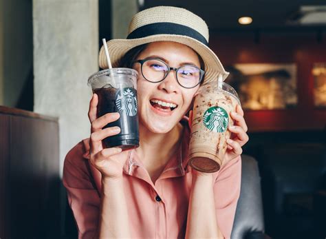 The 8 Most Obnoxious Things Customers Wont Stop Doing At Starbucks