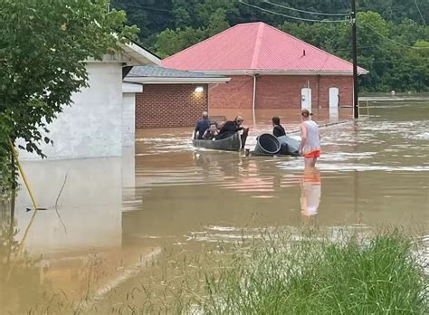 Photos Heartbreaking Pictures Of Flooding 12 Feet High In Hazard