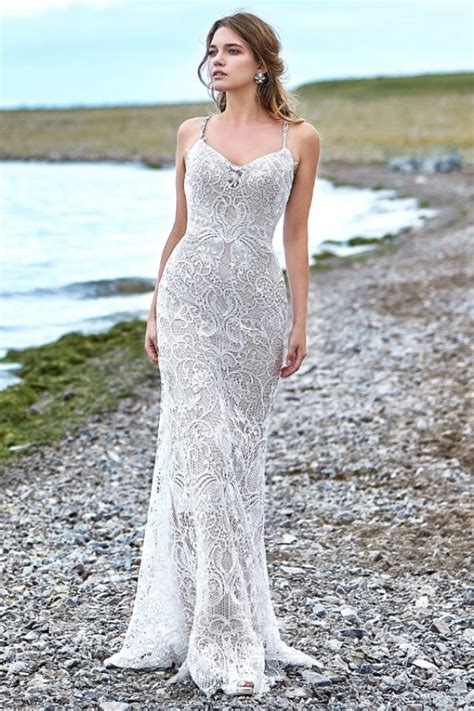 This style will make you the queen! Inspiration Bride Dress - Nomadic Style Girl