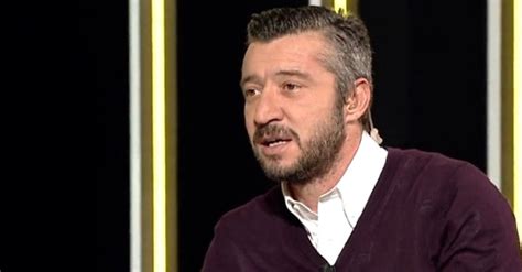 Üç yaşındayken geçirdiği ev kazası sonucunda gözlerini kaybetmiştir. Tümer Metin kimdir? Tümer Metin kaç yaşında? | Gündem ...