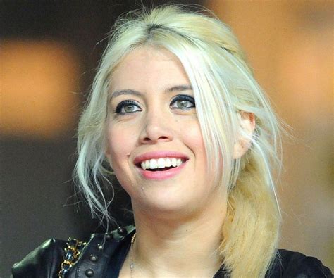 Wanda nara is an argentine model, reality personality, and football agent more famous as the wife of argentine football player mauro icardi. Wanda Nara Biography - Facts, Childhood, Family Life ...