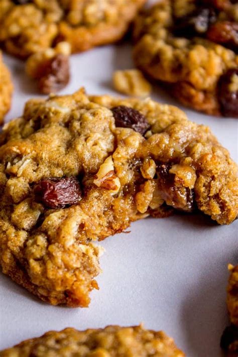 I wasn't sure if it would work for oatmeal cookies because it isn't instant oatmeal but given this is a wwii recipe i'm guessing they didn't have instant oatmeal back then either. Quaker Oats Best Oatmeal Raisin Cookie Recipe | Dandk ...