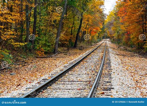 Autumn Railroad Tracks Stock Foto Image Of Midwesten 35129666