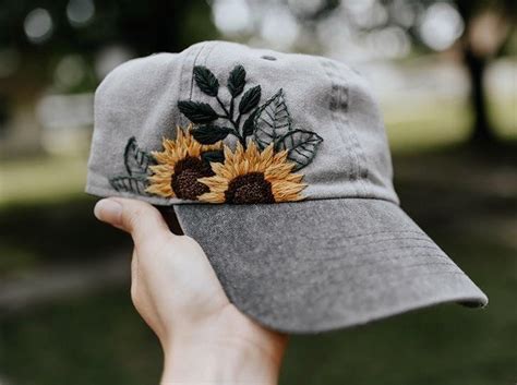 Embroidered Sunflowers On Two Tone Hat ♥️🌻 In 2020 Clothes Embroidery Diy Hat Embroidery Diy