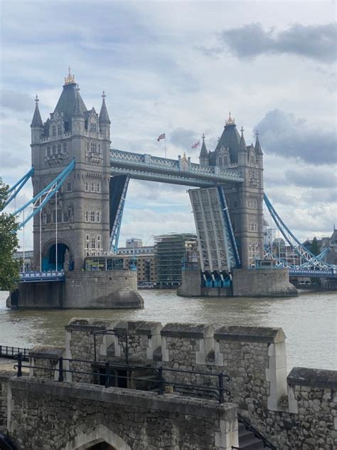 London Traffic Chaos After Tower Bridge Gets Stuck Open Metro News