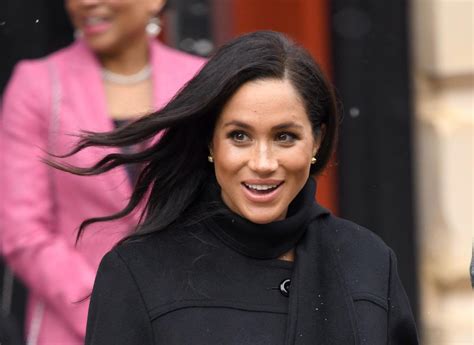 meghan markle wrote inspirational messages on bananas for street sex workers