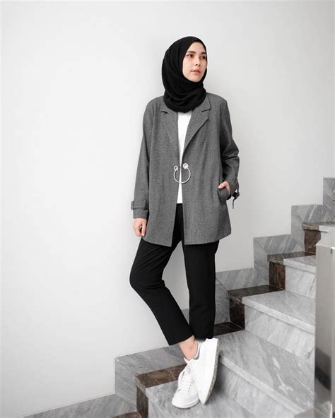 Cocok Untuk Ke Kantor Ini Inspirasi Outfit Hijab Simpel Nan Elegan
