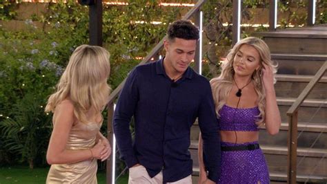 fans insist love island s molly is faking feelings for callum to win £50k hot world report