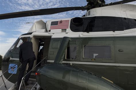 Defense Secretary Ash Carter Boards A Marine Helicopter Squadron 1