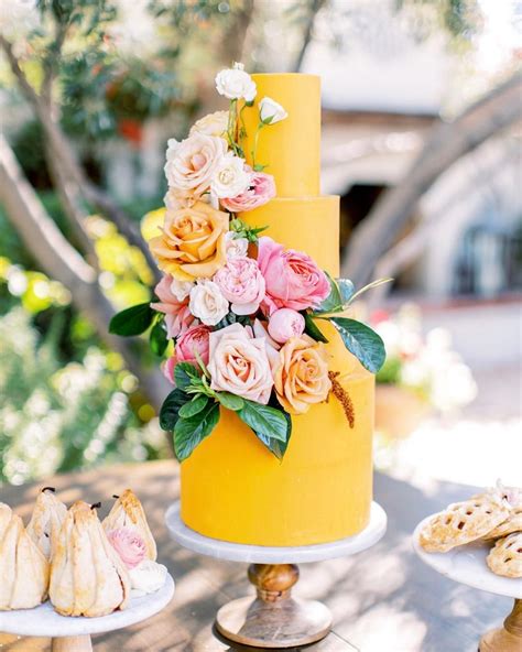 ruze cake house on instagram “ and it was called “yellow” 🎶 💛💛planner revelweddingcompany