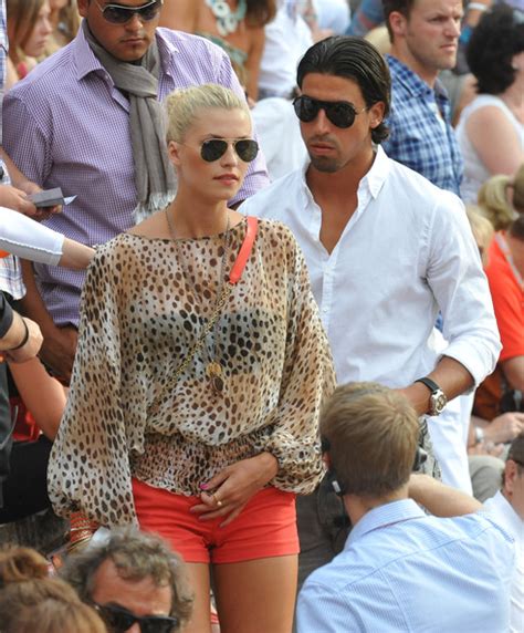 Он играет на позиции центр. Sami Khedira with Girlfriend Pics | FOOTBALL STARS WALLPAPERS