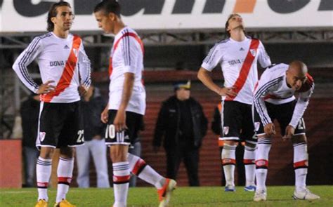 Архентинос джуниорс или ривер плейт. Politica en River: Argentinos 2 vs River Plate 0 ...