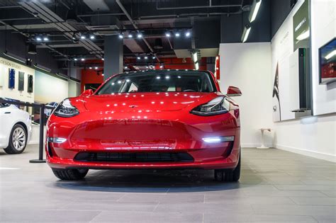 Let's compare the tesla model 3 price against rival electric and internal combustion cars with the 2019 models from audi, merc, nissan, honda and more. Tesla Model 3 - A Closer Look At The Car For The UK