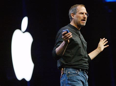 The Simple 3 Step Formula That Made Steve Jobs Speeches So Compelling