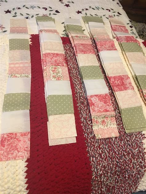 Sew Squares Into Strips For Quilt Check Quilting Designs Quilts