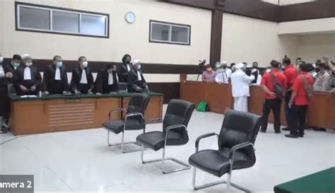 Nah terlepas dari mudahnya mendapatkan bantuan dana tunai dari pinjol, kita juga perlu memahami risiko di baliknya. Kita Akan Ketemu Di Pengadilan Akhirat