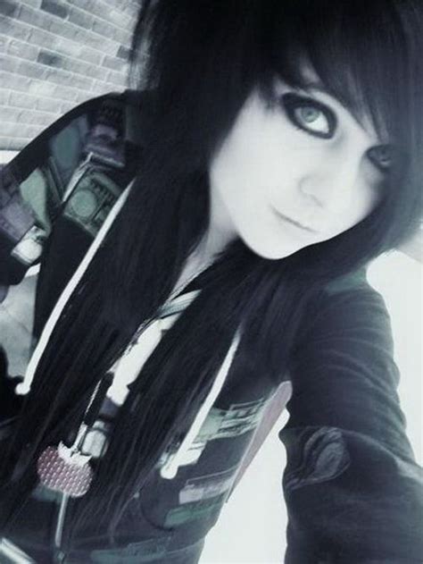 He looks so sick like he was dyin', if i said he wasn't hot, then i'd be lyin'. Other emo girls (12 photos) - Izismile.com