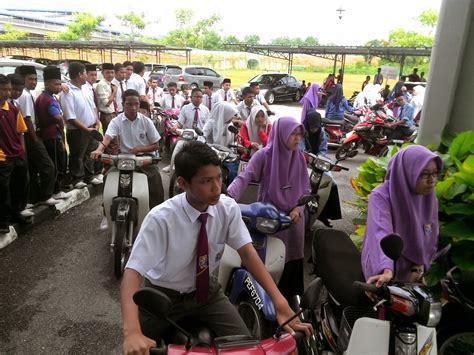 Pada awalnya sekolah ini diberi nama sempena nama jalan sikamat, tempat letaknya sekolah ini. SMK DATO' HAJI MOHD SAID, KUALA TERENGGANU: MAJLIS ...