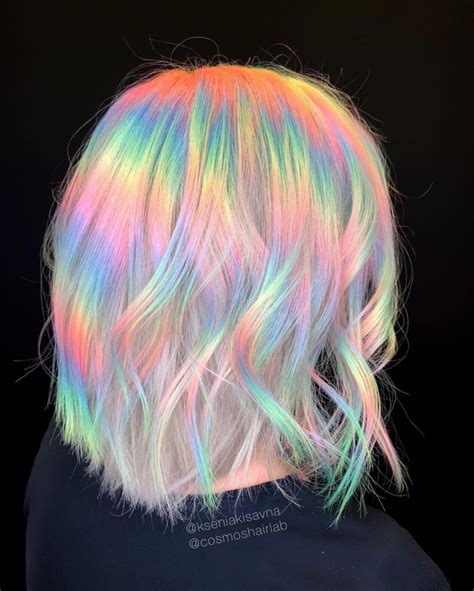 esta artista transforma melenas ordinarias en cabello arcoíris