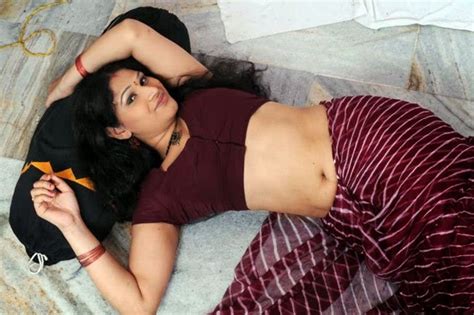 Kerela Sexy Mallu Aunty Syamala Hot Bedroom Leaked Stills Hot Saree