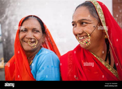 Les Femmes Tribales Rajasthani Avec Joints Toriques Dans Nez Kekri Rajasthan Photo Stock Alamy