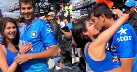 This Man Proposed To His Girlfriend During The India Vs Pakistan Match