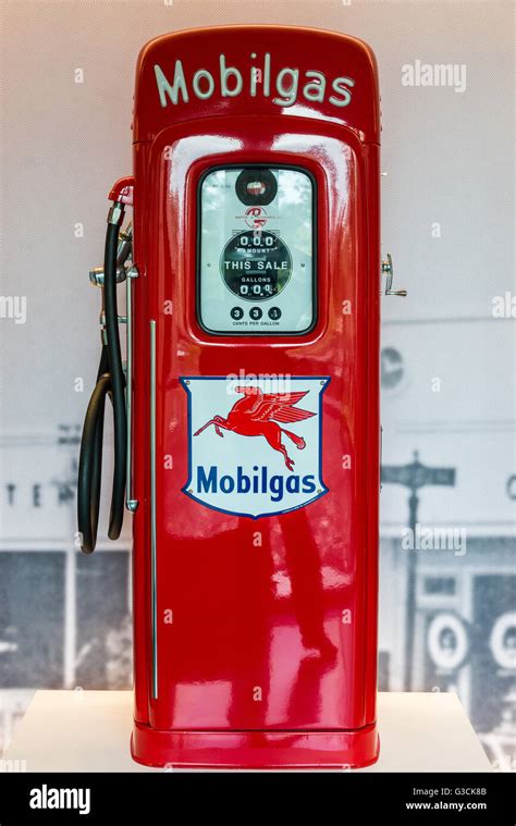 Vintage Mobil Gas Pump In Display Stock Photo Alamy