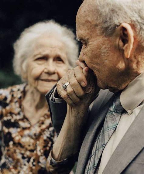 Pin By Madi Mcnamee On Love Old Couple Photography Older Couple
