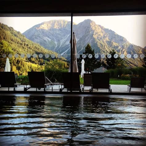 Die wiederauflage berühmter alpenarchitektur der ursprungsbau des travel charme ifen hotels war ein beispiel für die baukunst der dreißigerjahre. "View of pool and mountains beyond" Travel Charme Ifen ...