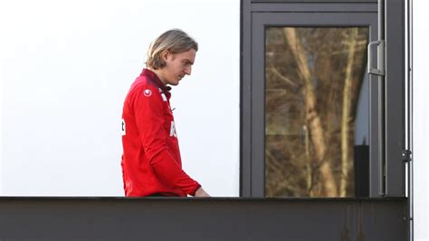 Fc köln hat am mittwoch ab 18:30 uhr im liveticker auf ran.de im relegationshinspiel gegen den dritten der 2. Köln: Bornauw wird nach einer allergischen Reaktion später ...