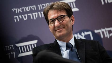 מערכון מהתוכנית ארץ נהדרת ששודרה בתאריך 5.1.06. עיתונות חוקרת: "ישראל היום" מפרסם הודעה ש"איש אינו יודע מה ...