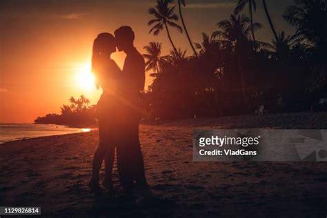Kiss On Beach Photos And Premium High Res Pictures Getty Images