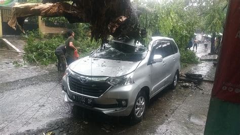 Hujan Deras Disertai Angin Kencang Terjang Kota Malang Indo News Daily