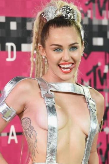 Mtv Music Awards 2015 Kanye West Steals The Vmas Limelight From Miley Cyrus