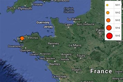 Dans le gainsborough, les pompiers ont reçu quelques 50 appels pour des incidents donc un feu résultant du tremblement de terre. Double tremblement de terre en Bretagne