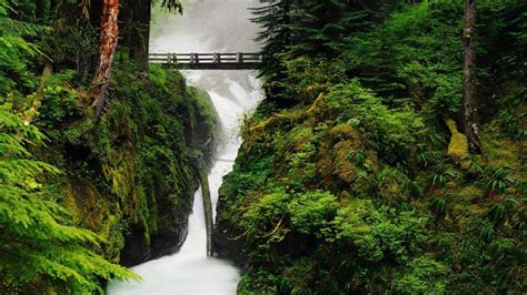 Spectacular Waterfalls Widescreen Desktop Wallpaper 10