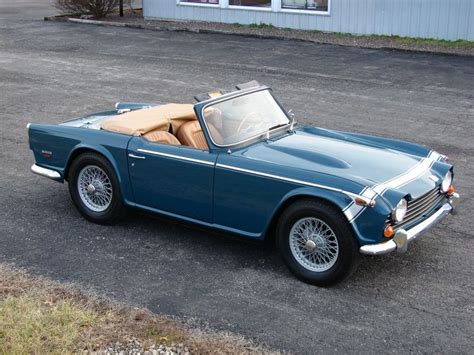 This sports car was the closest it came to reliving the memorable spider from ferris bueller. Pin by glenn ross on 1960's European sports cars (+ some ...
