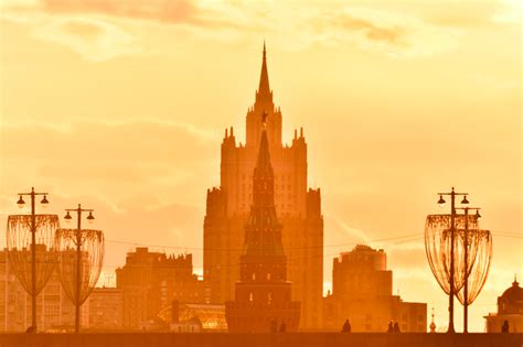 День города с Владимиром Раевским. Какие документальные фильмы о Москве ...